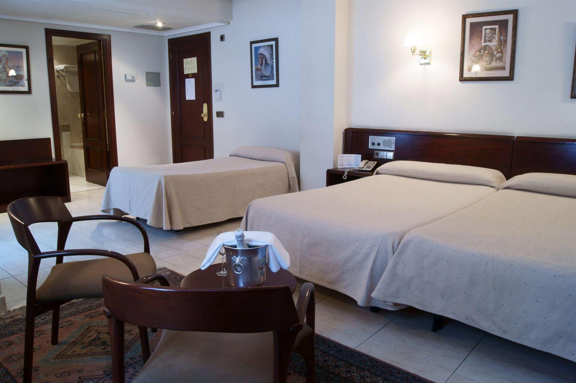 Hotel Yomo Imperial Sant Julià de Lòria Exterior foto